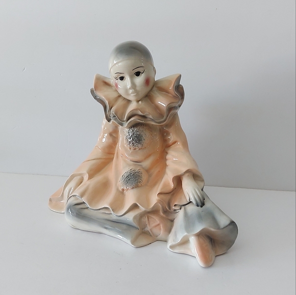 Pierrot, harlequin clown with ballet shoes. - Picture 12 of 13